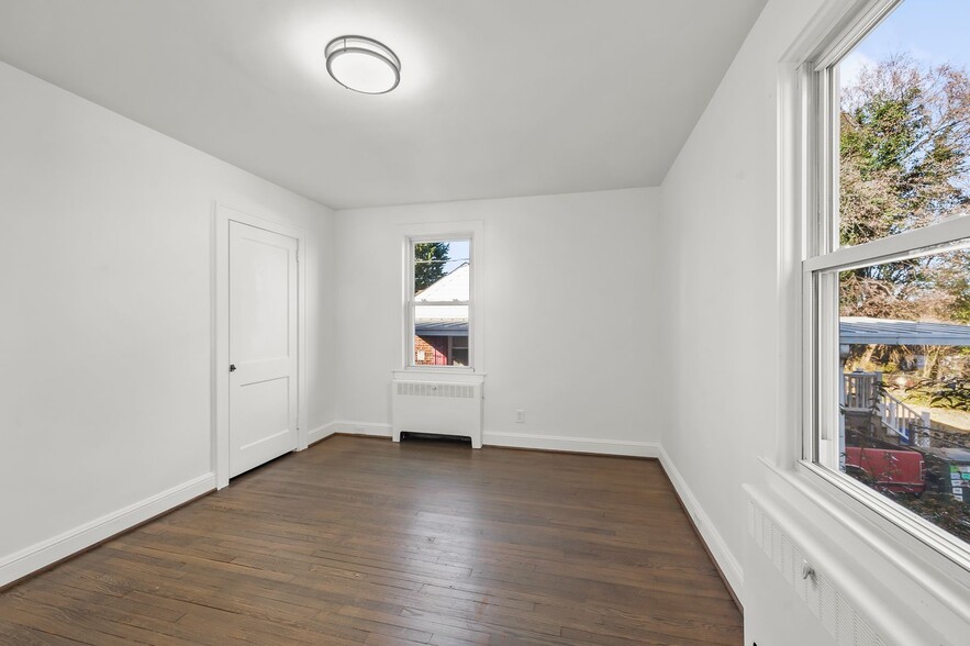 Building Photo - 3223 Anderson Dr