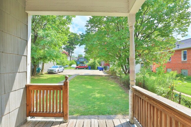 Building Photo - Prime Location 4BR house just off High St!