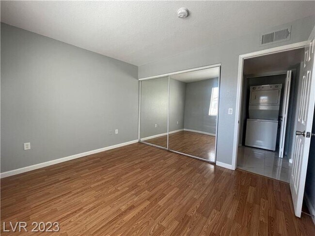 Building Photo - 2 bedroom Condo