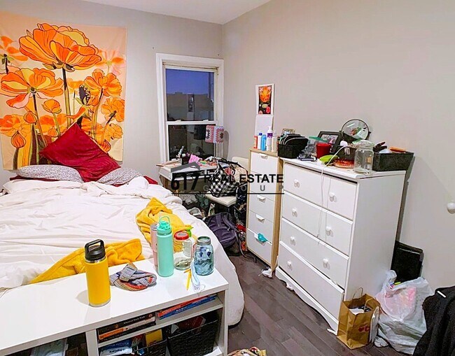 Building Photo - 77 Linden St