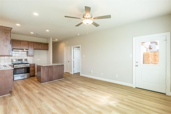 Building Photo - 1016 Tillman Ln