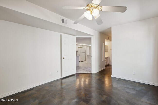Building Photo - 205 N 74th St