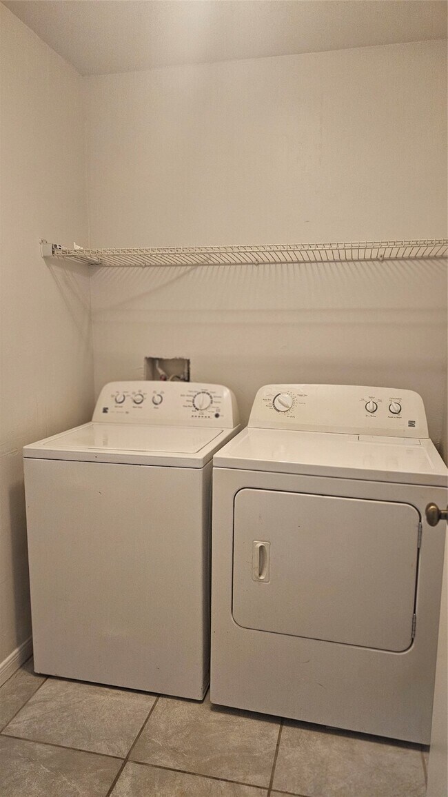 Building Photo - 2610 Strait Ln