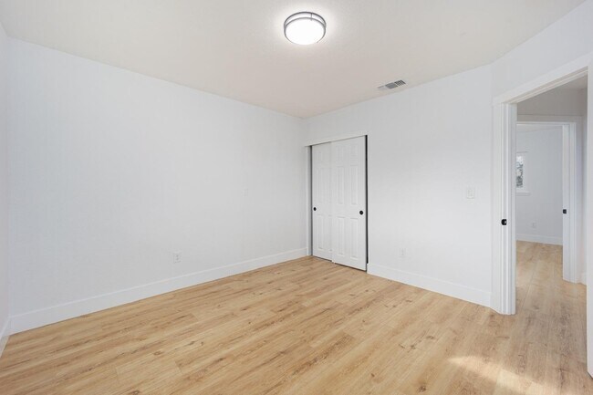 Building Photo - 1535 Hobson Ave