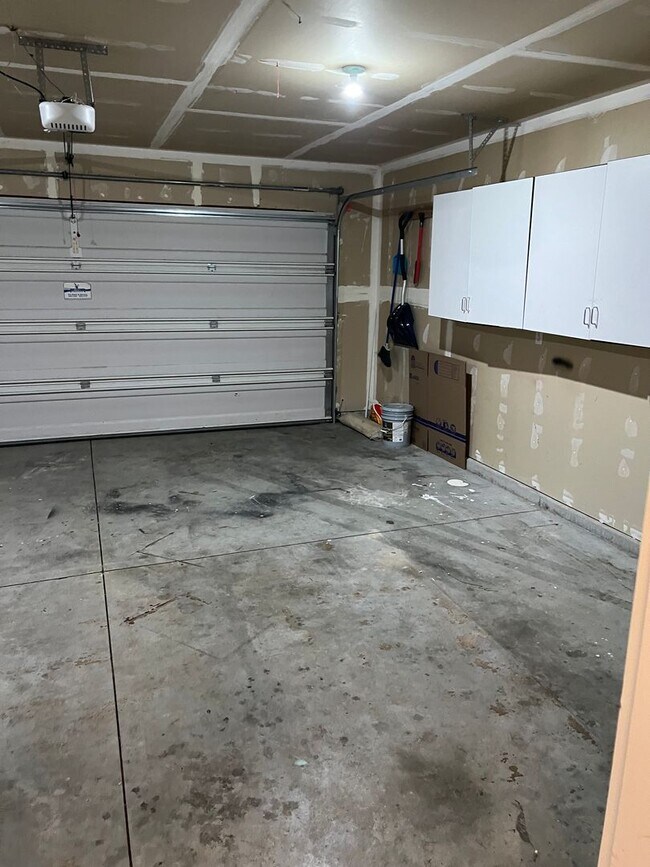 Building Photo - Welcome to this charming 3 bedroom, 2 bathroom home located in Nampa, ID.