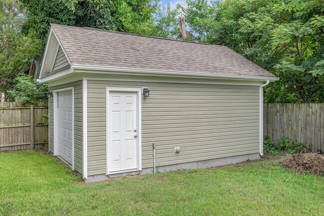 Building Photo - 426 W 28th St