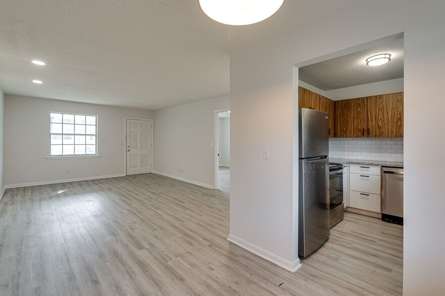 Building Photo - 2845 Dayton Blvd