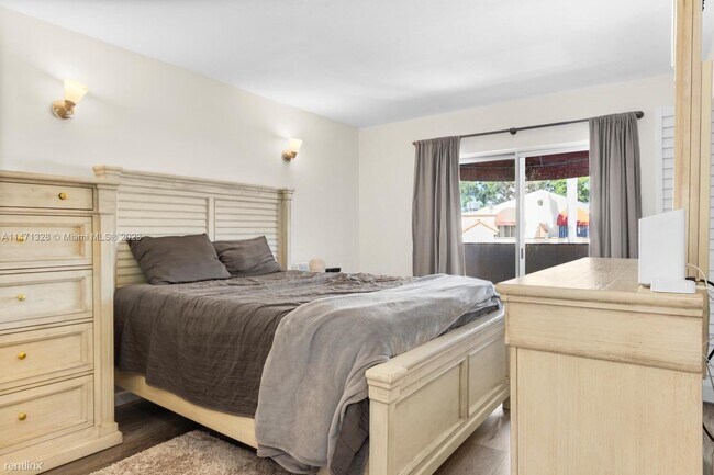 Building Photo - 2 br, 2.5 bath House - 8530 NW 3rd Ln # 411