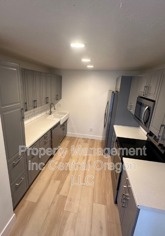 Building Photo - 1700 NE Wells Acres Rd