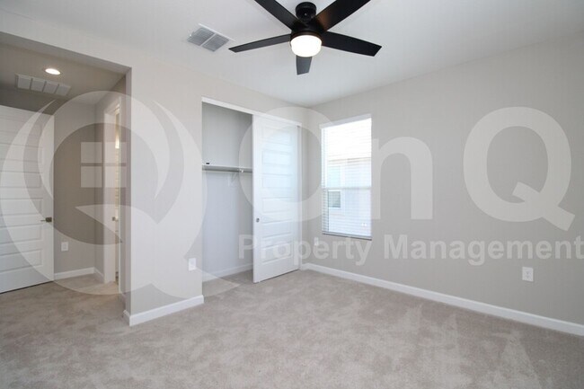 Building Photo - 5976 E Quail Ave