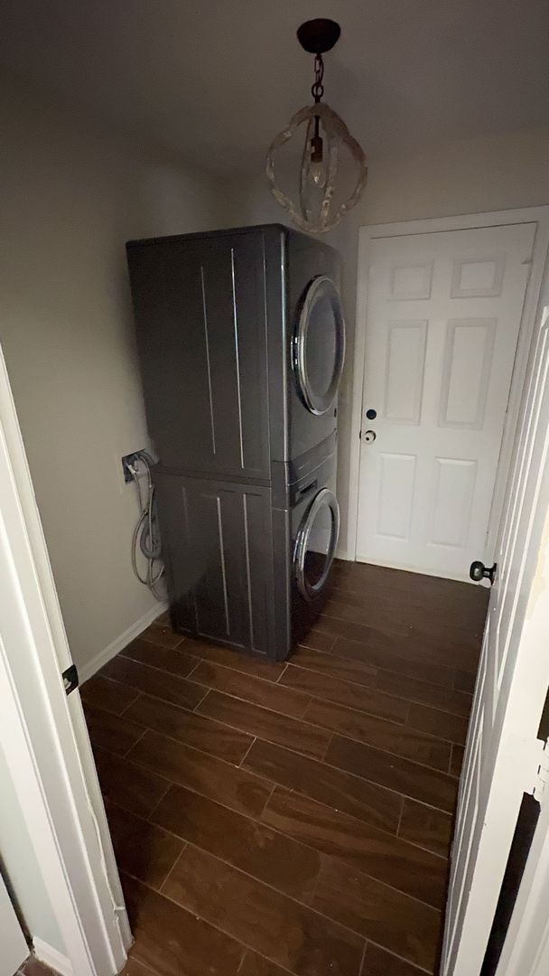 Building Photo - For Rent: A dazzling 5-bedroom, 3-bathroom...