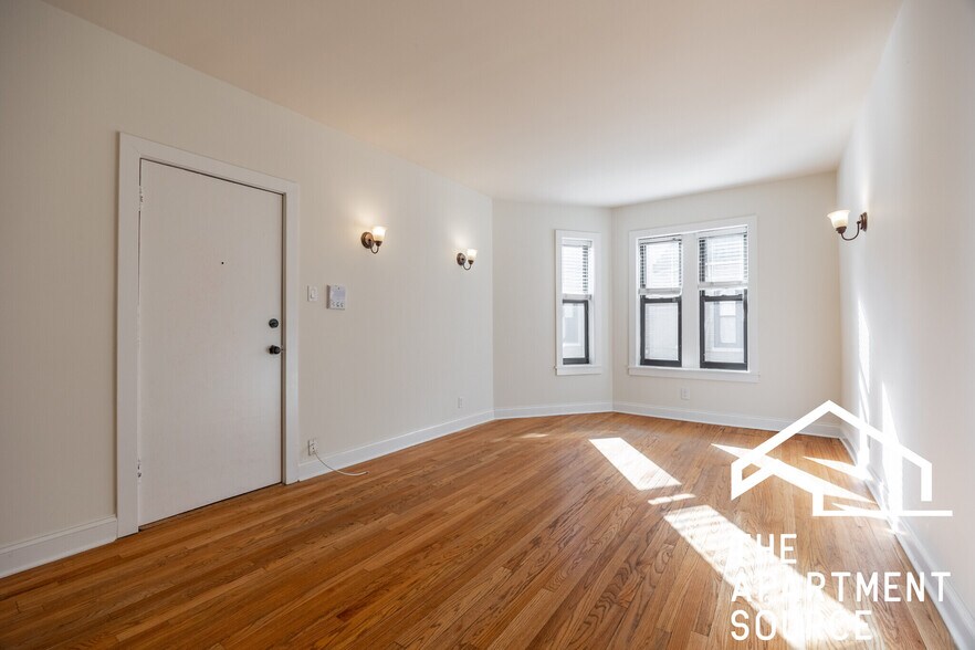 Building Photo - 4038 N Ashland Ave