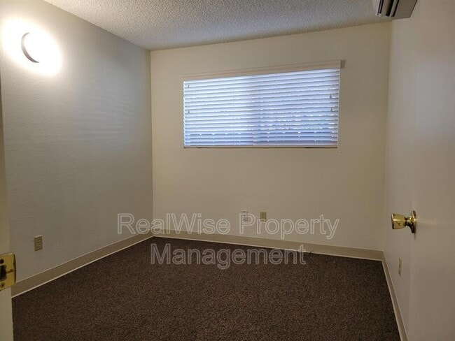 Building Photo - 702 SW Isham St