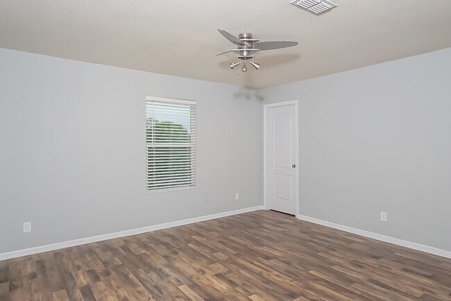 Building Photo - 3083 Avalon Lake Dr SW