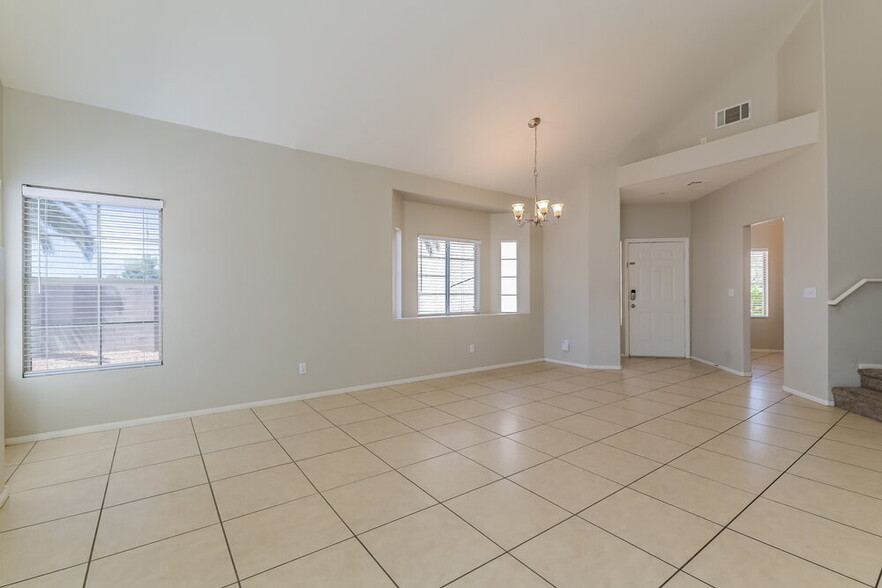 Building Photo - 2642 Ridgewater Cir
