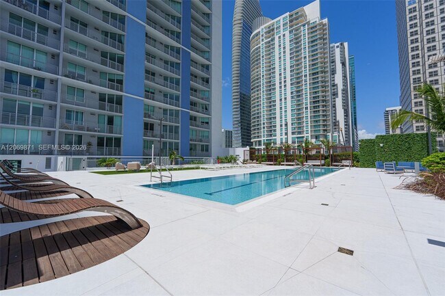 Building Photo - 325 S Biscayne Blvd