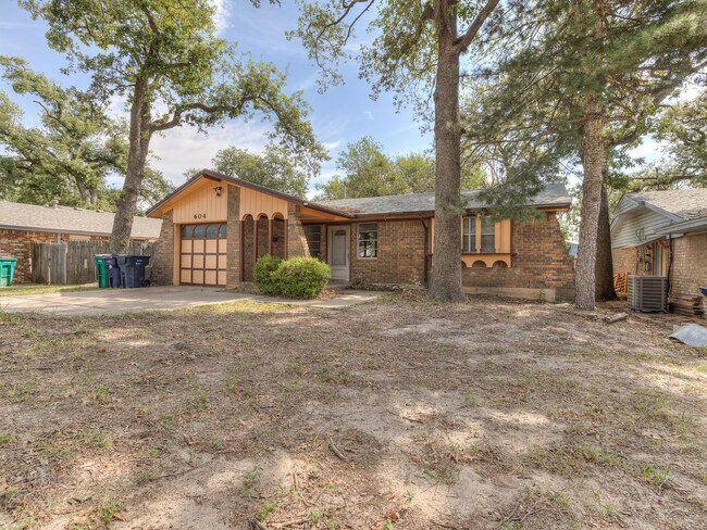 Building Photo - 604 Greenvale Rd