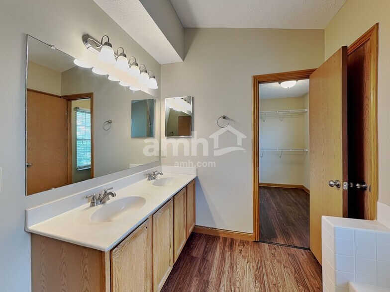 Building Photo - 7624 Harbour Town Dr