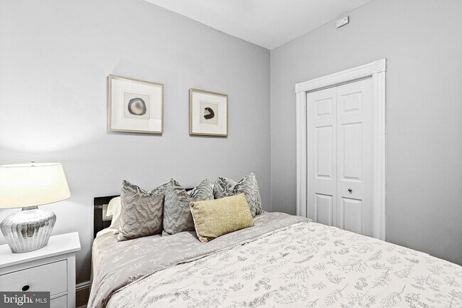 Building Photo - 1211 33rd St NW