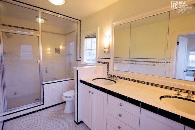 Building Photo - Timeless 4 Bedroom in West Montclair