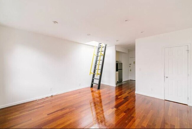 Building Photo - 237 West 14th Street