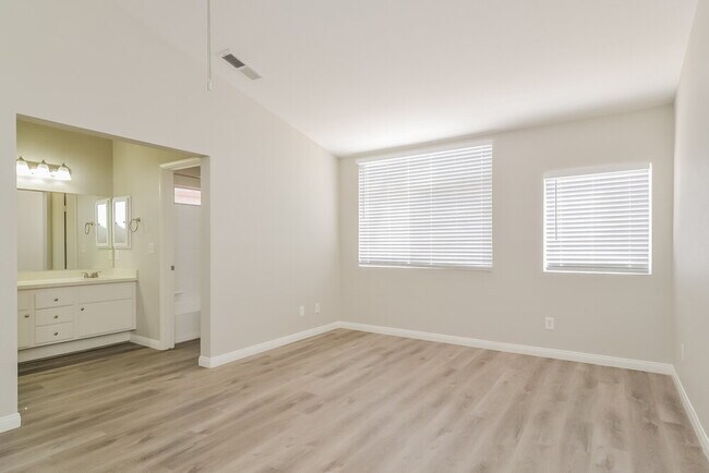 Building Photo - 1706 Autumn Rust Dr