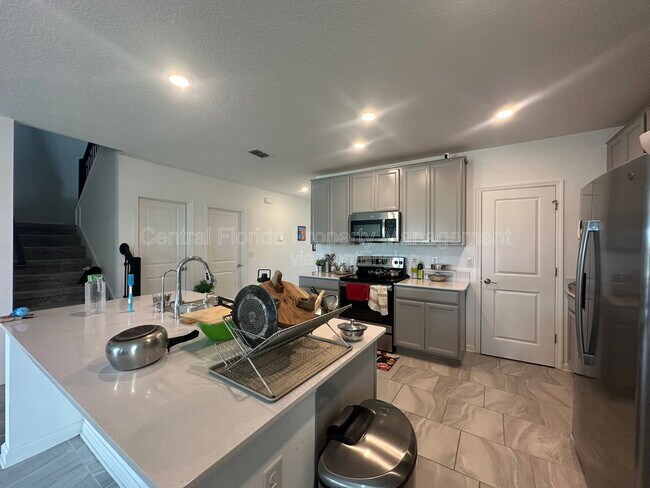 Building Photo - 373 Pineywoods St