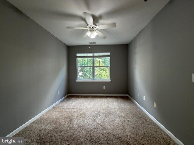Building Photo - 12945 Centre Park Cir