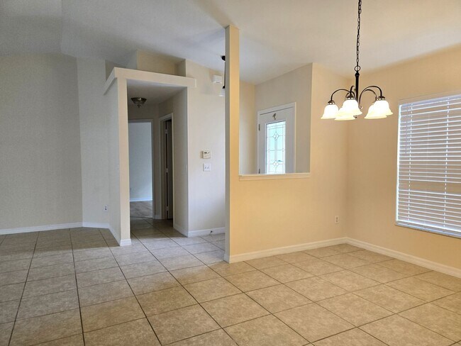 Building Photo - 3/2 Fenced Pet Friendly Home