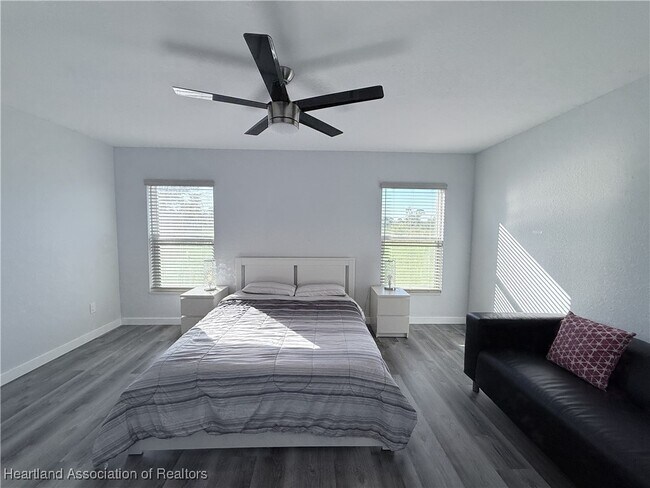 Building Photo - 115 Fire Island Ave NE