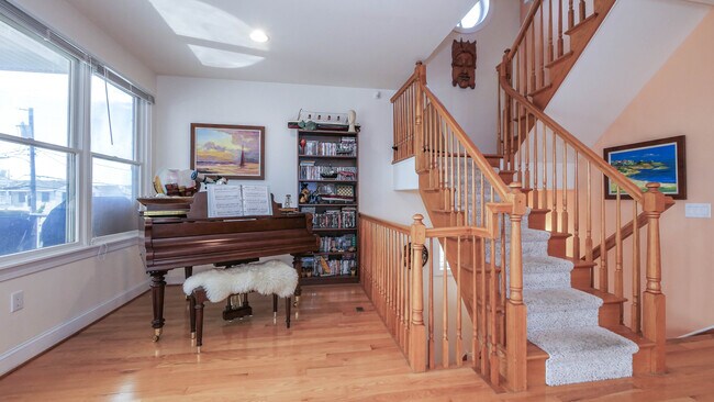 Building Photo - 229 8th St S