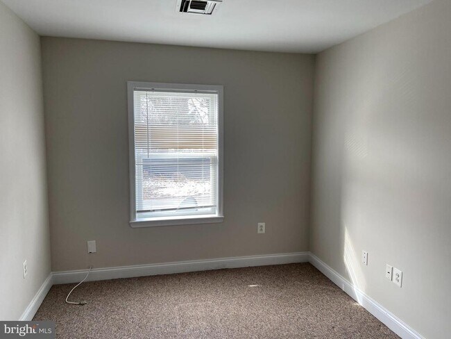 Building Photo - 5954 Henry Ave