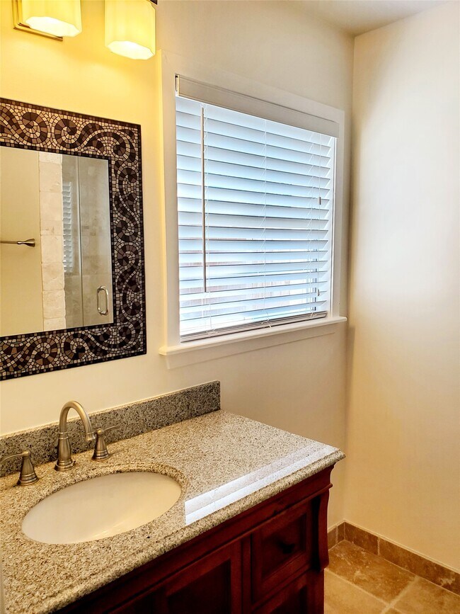 Building Photo - 7953 Ridgeview Dr