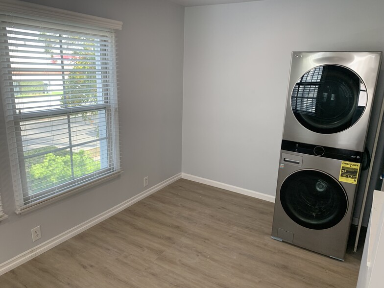Brand new LG washtower - 630 E San Antonio Dr