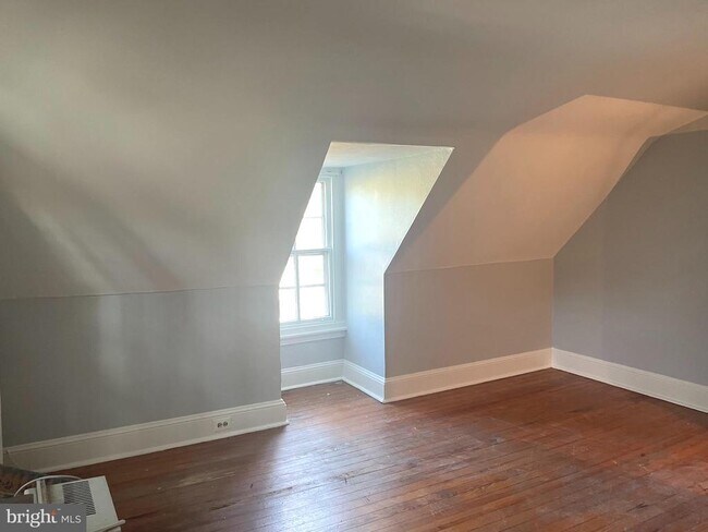 Building Photo - 566 S Bethlehem Pike