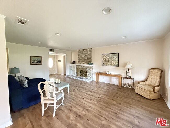 Building Photo - 30556 Rainbow View Dr