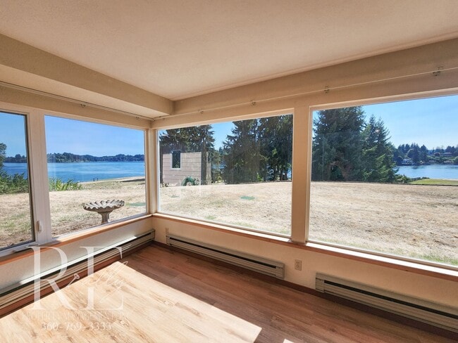 Building Photo - Quiet Living with Panoramic Dyes Inlet Sun...