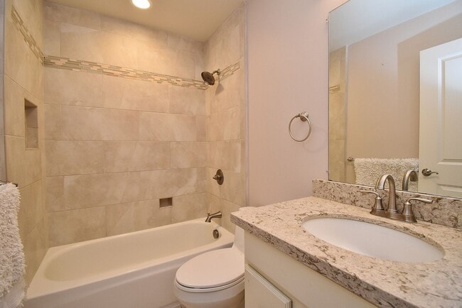 Building Photo - $3,990 - GORGEOUS 3 BEDROOM HOME IN THE MI...