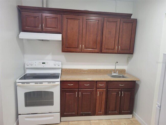 Building Photo - 531 Lakeview Ct