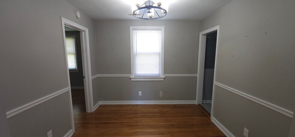 Building Photo - 1711 Betty Ln