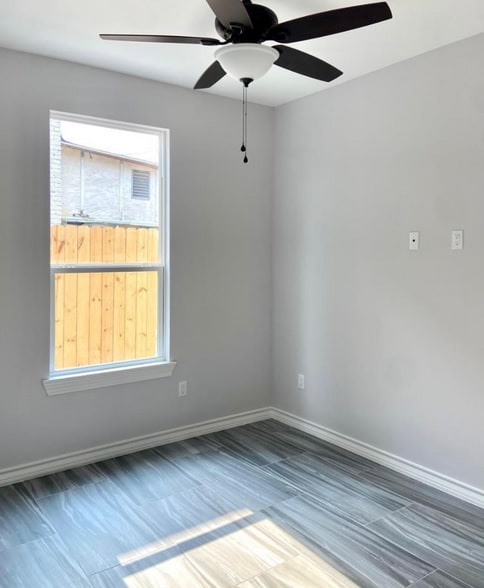 Building Photo - 1006 Escondido Ln