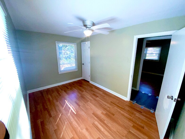 Building Photo - 717 Cornelia Dr