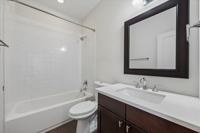 Building Photo - 734 W 20th St