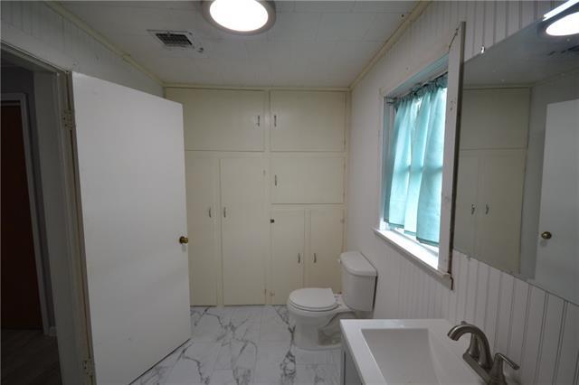 Building Photo - 118 Easy St