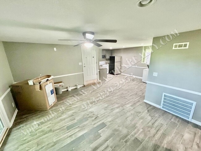 Building Photo - Nice Updated 3 Bed, 1 Bath in KCK-Availabl...