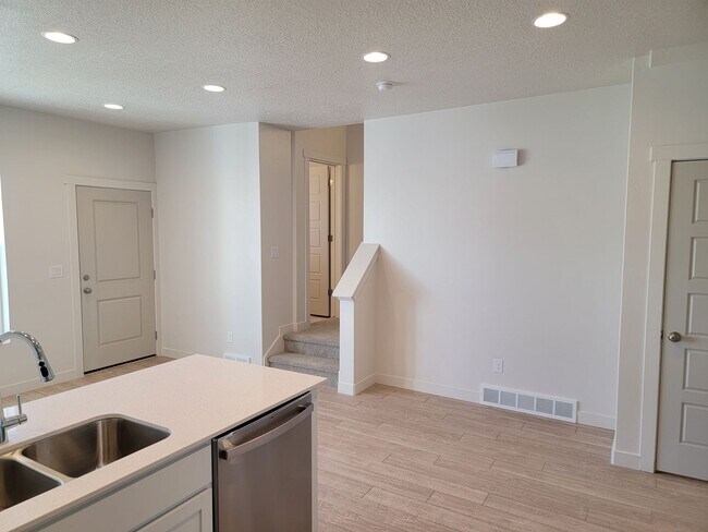 Building Photo - BRAND NEW Gorgeous Magna Townhomes!!!