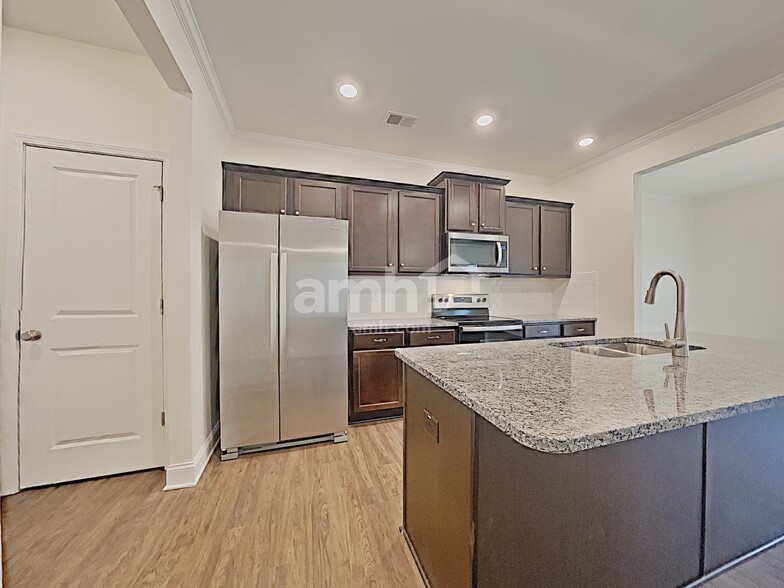 Building Photo - 584 Woodall Rd