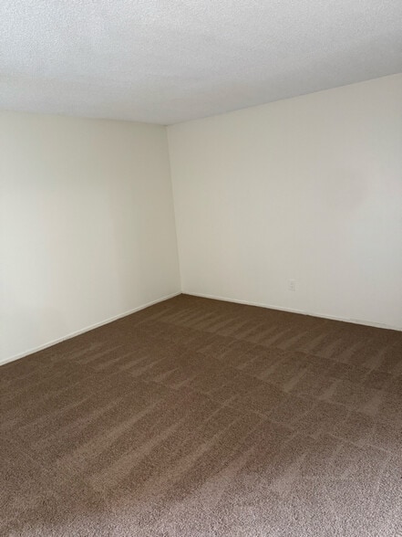 Building Photo - 1400 Peckham St