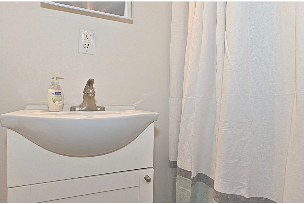 Building Photo - 2316 2nd Ave W