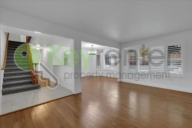 Building Photo - 1330 Kingswood Dr